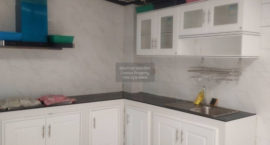 For rent 3 bedrooms townhouse in Rat Burana, Bangkok