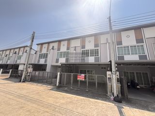 For rent 3 bedrooms townhouse in Rat Burana, Bangkok