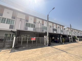 For rent 3 bedrooms townhouse in Rat Burana, Bangkok