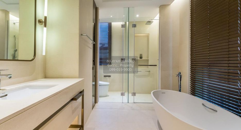 For rent 2 bedrooms condo in Pathum Wan, Bangkok