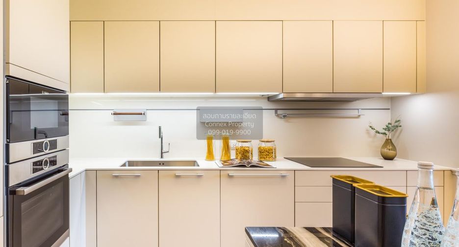 For rent 2 bedrooms condo in Pathum Wan, Bangkok