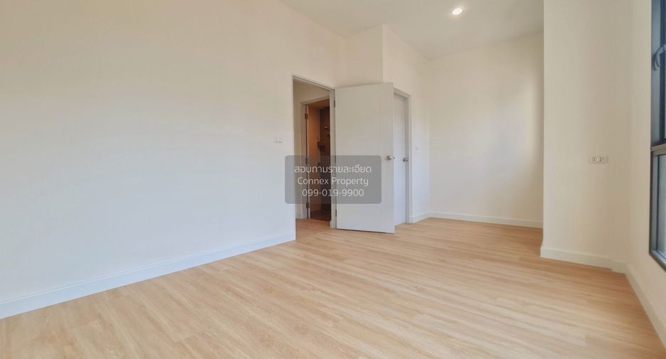 For sale 3 bedrooms townhouse in Mueang Pathum Thani, Pathum Thani