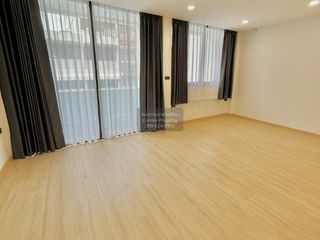 For sale 6 bedrooms townhouse in Sathon, Bangkok
