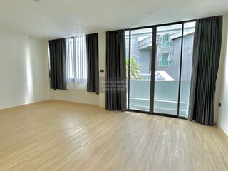 For sale 6 bedrooms townhouse in Sathon, Bangkok