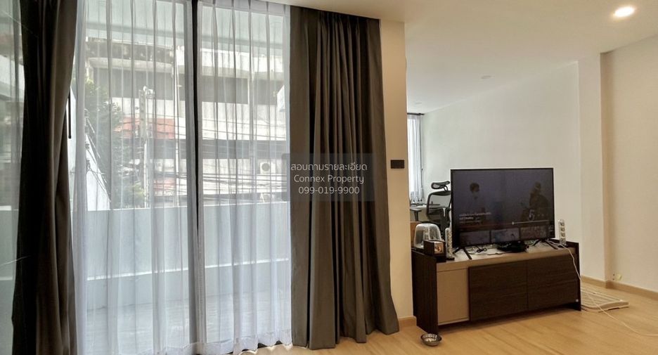 For sale 6 bedrooms townhouse in Sathon, Bangkok