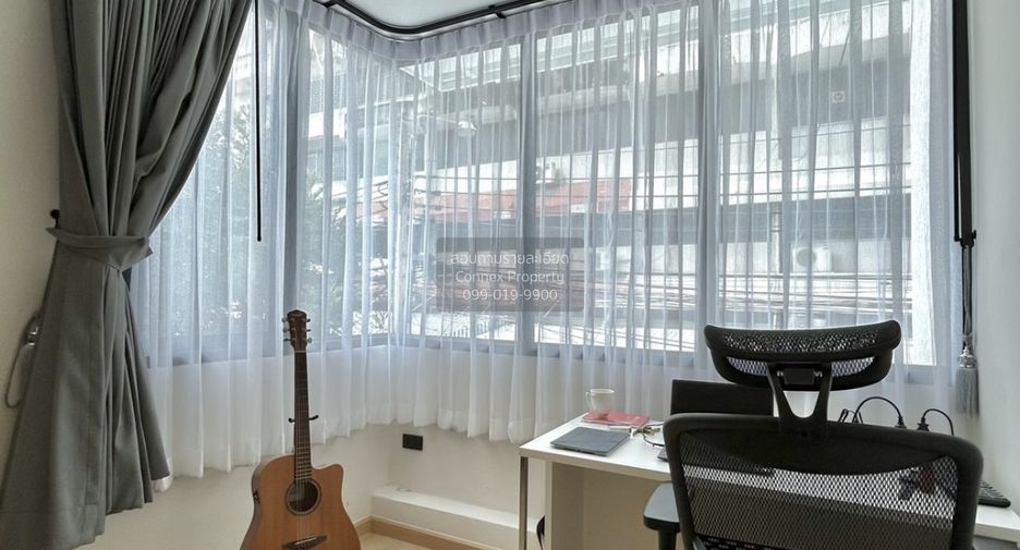 For sale 6 bedrooms townhouse in Sathon, Bangkok