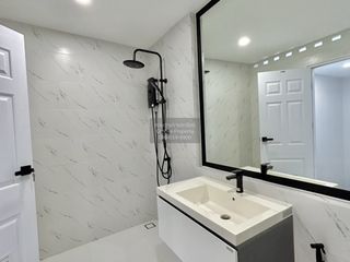 For sale 6 bedrooms townhouse in Sathon, Bangkok