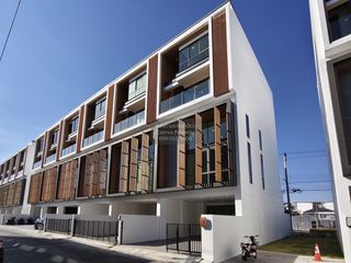 For sale 3 ベッドルーム townhouse in Suan Luang, Bangkok