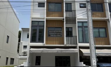 Casa adosada en venta de 3 habitaciones en Prawet, Bangkok