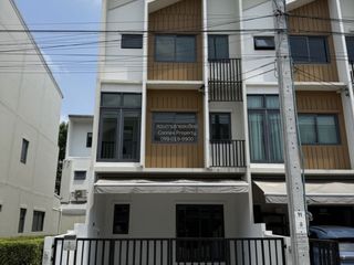 À vendre 3 chambres maison de ville à Prawet, Bangkok