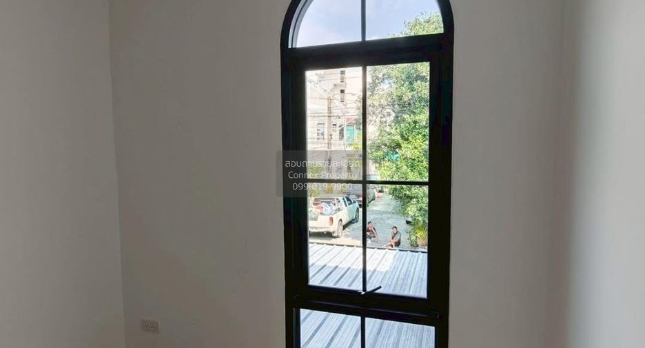 For sale 2 ベッドルーム townhouse in Min Buri, Bangkok