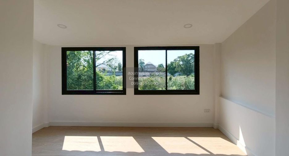 For sale 2 ベッドルーム townhouse in Min Buri, Bangkok