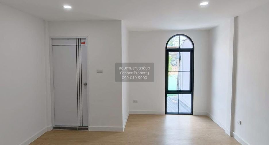 For sale 2 ベッドルーム townhouse in Min Buri, Bangkok