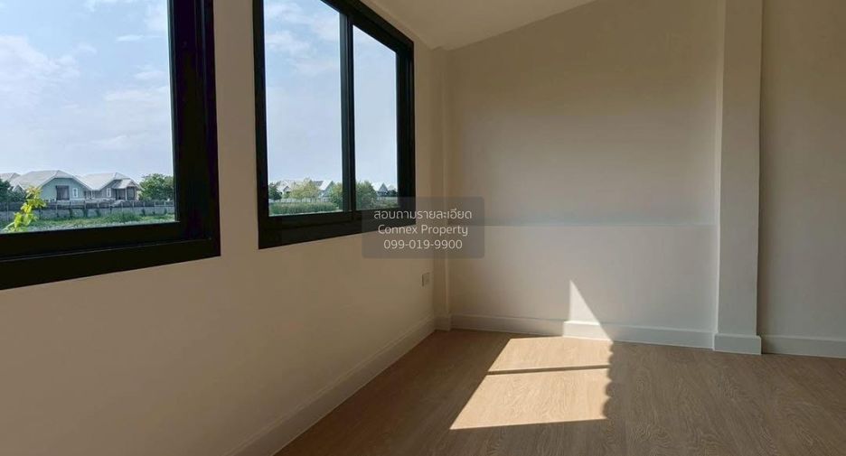 For sale 2 ベッドルーム townhouse in Min Buri, Bangkok