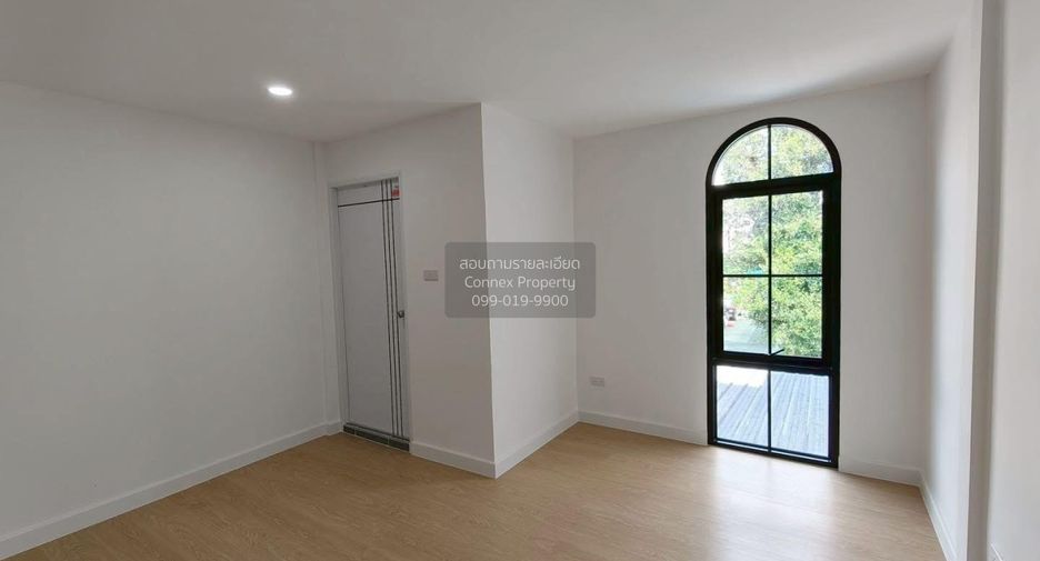 For sale 2 ベッドルーム townhouse in Min Buri, Bangkok