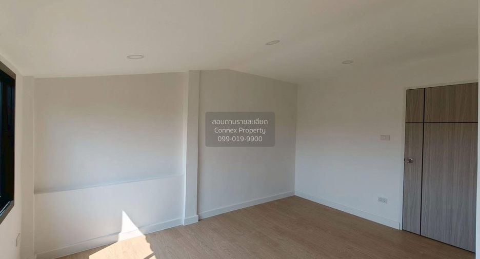 For sale 2 ベッドルーム townhouse in Min Buri, Bangkok