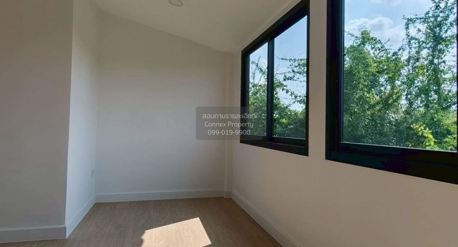 For sale 2 ベッドルーム townhouse in Min Buri, Bangkok