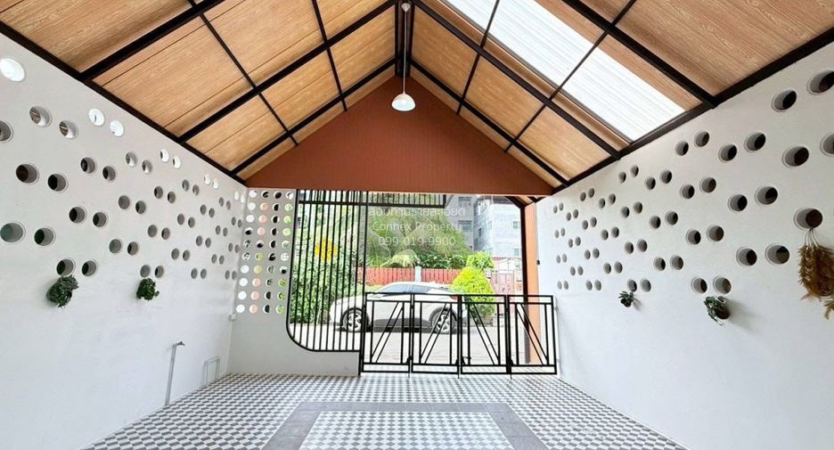 For sale 2 bedrooms townhouse in Khlong Sam Wa, Bangkok