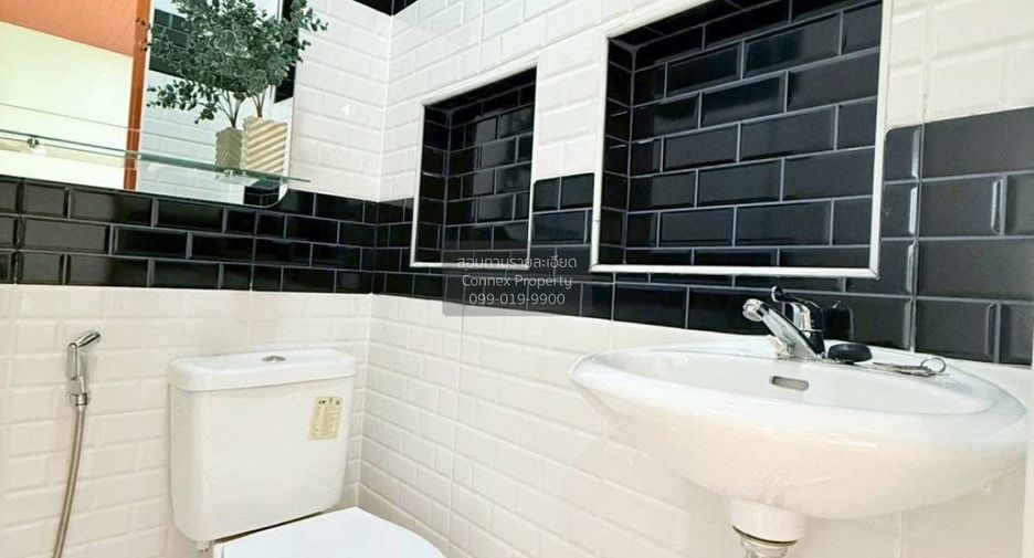 For sale 2 bedrooms townhouse in Khlong Sam Wa, Bangkok