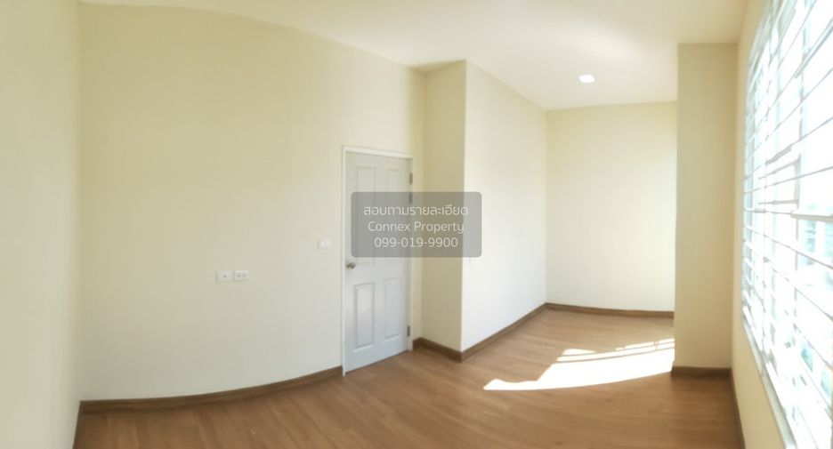 For sale 3 bedrooms townhouse in Mueang Samut Prakan, Samut Prakan