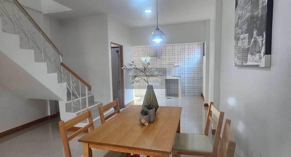 Casa adosada en venta de 3 habitaciones en Lat Phrao, Bangkok