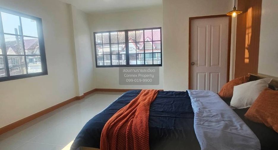 Casa adosada en venta de 3 habitaciones en Lat Phrao, Bangkok
