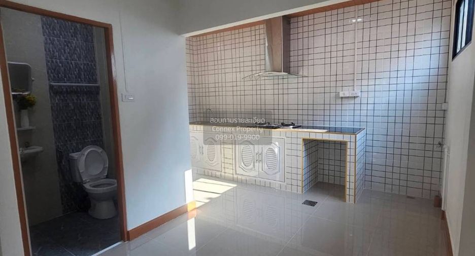 Casa adosada en venta de 3 habitaciones en Lat Phrao, Bangkok