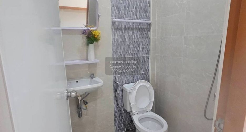 Casa adosada en venta de 3 habitaciones en Lat Phrao, Bangkok