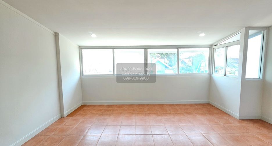 For sale 4 bedrooms house in Thawi Watthana, Bangkok
