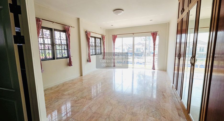 For sale 4 bedrooms house in Thawi Watthana, Bangkok