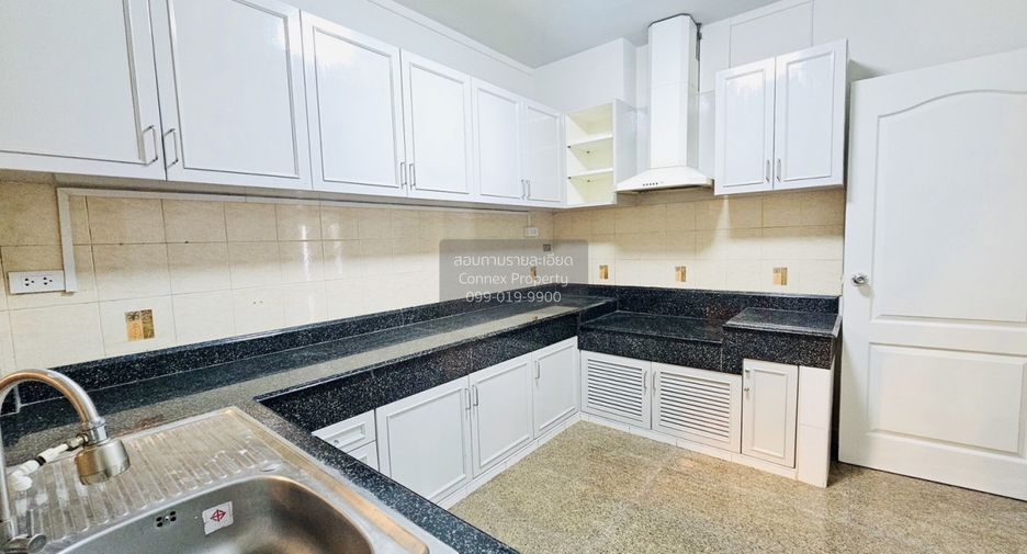 For sale 4 bedrooms house in Thawi Watthana, Bangkok