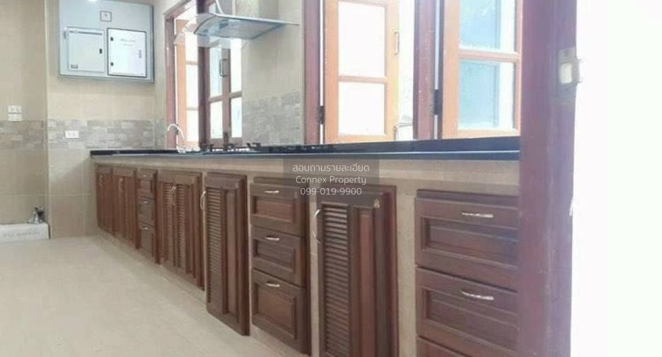 For sale 4 bedrooms house in Taling Chan, Bangkok