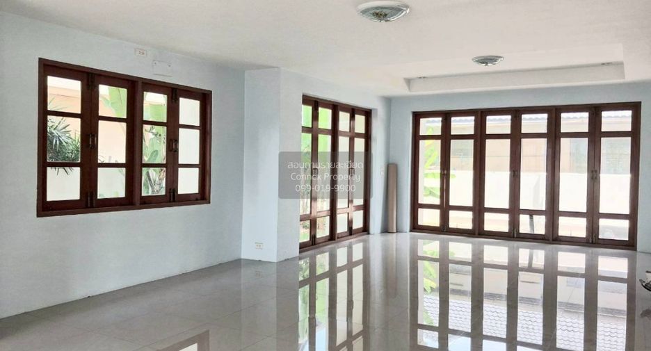 For sale 4 bedrooms house in Taling Chan, Bangkok