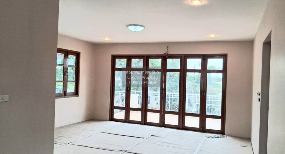 For sale 4 bedrooms house in Taling Chan, Bangkok