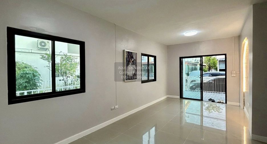 Casa adosada en venta de 3 habitaciones en Ratchathewi, Bangkok