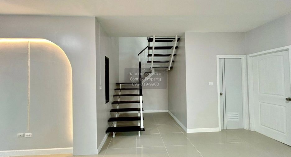 Casa adosada en venta de 3 habitaciones en Ratchathewi, Bangkok