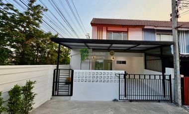 Casa adosada en venta de 3 habitaciones en Mueang Samut Prakan, Samut Prakan