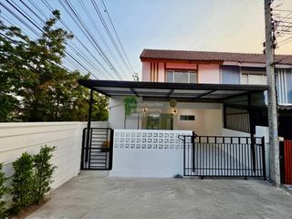 For sale 3 bedrooms townhouse in Mueang Samut Prakan, Samut Prakan