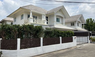 Haus zum Kauf mit 4 Zimmer in Lat Phrao, Bangkok