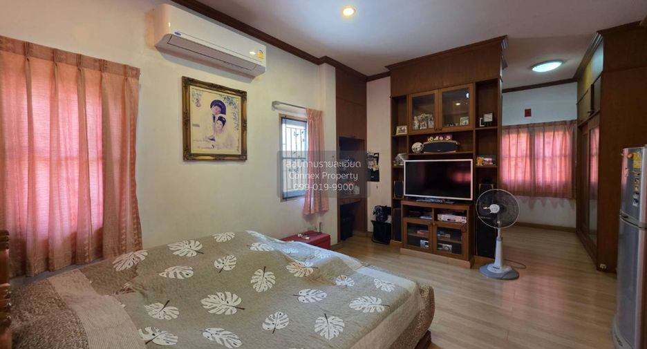 For sale 3 bedrooms house in Taling Chan, Bangkok