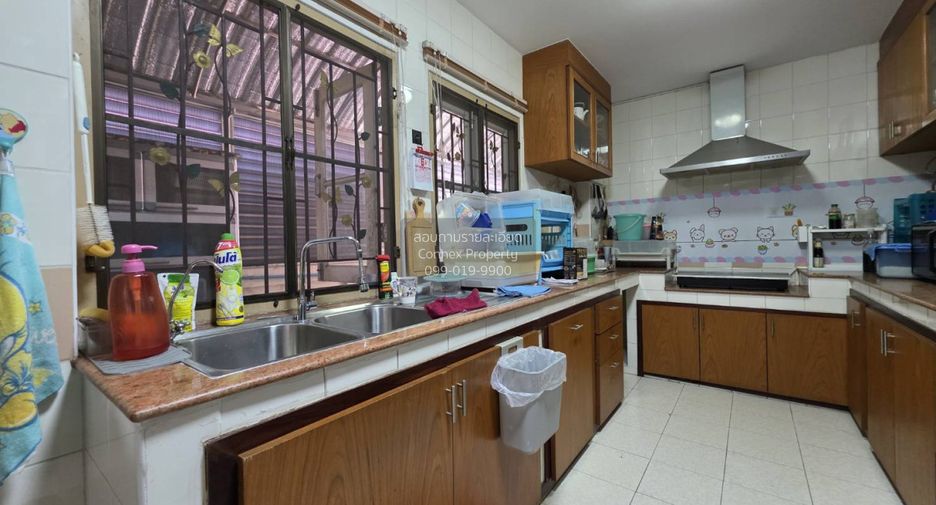 For sale 3 bedrooms house in Taling Chan, Bangkok