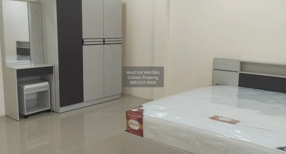 À vendre 4 chambres maison de ville à Wang Thonglang, Bangkok