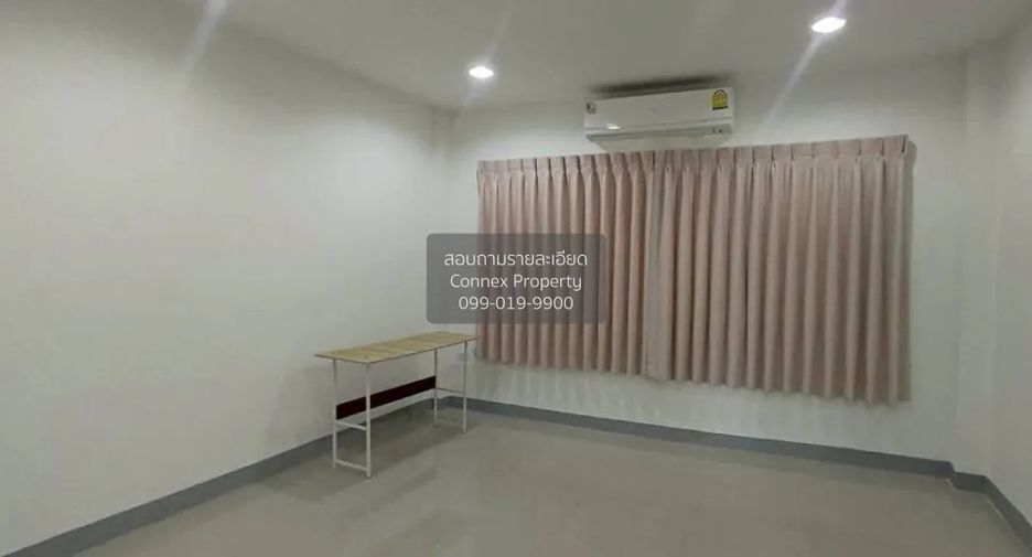 À vendre 4 chambres maison de ville à Wang Thonglang, Bangkok