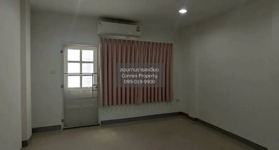 À vendre 4 chambres maison de ville à Wang Thonglang, Bangkok