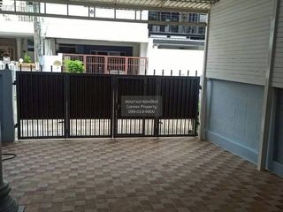 For sale 4 bedrooms townhouse in Wang Thonglang, Bangkok