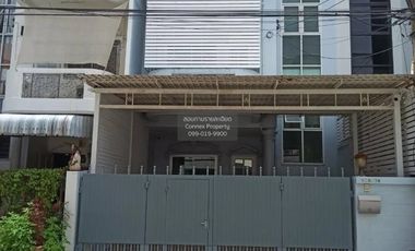 Продажа 4 спальни таунхаус в Щанг Тхонгланг, Бангкок
