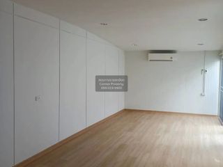 For sale 4 bedrooms townhouse in Wang Thonglang, Bangkok
