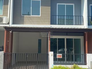 出售 3 卧室 联排别墅 在 Khlong Sam Wa, 曼谷