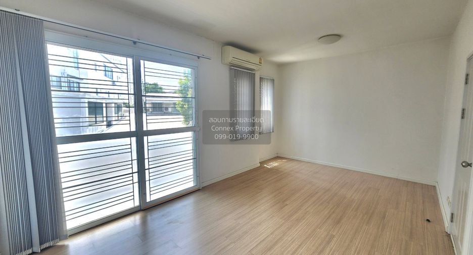 Casa adosada en venta de 3 habitaciones en Bang Bon, Bangkok