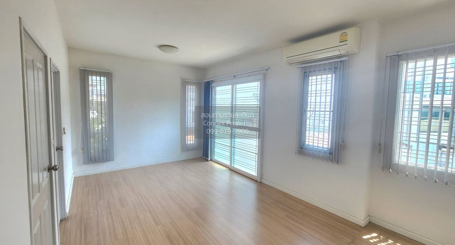 Casa adosada en venta de 3 habitaciones en Bang Bon, Bangkok
